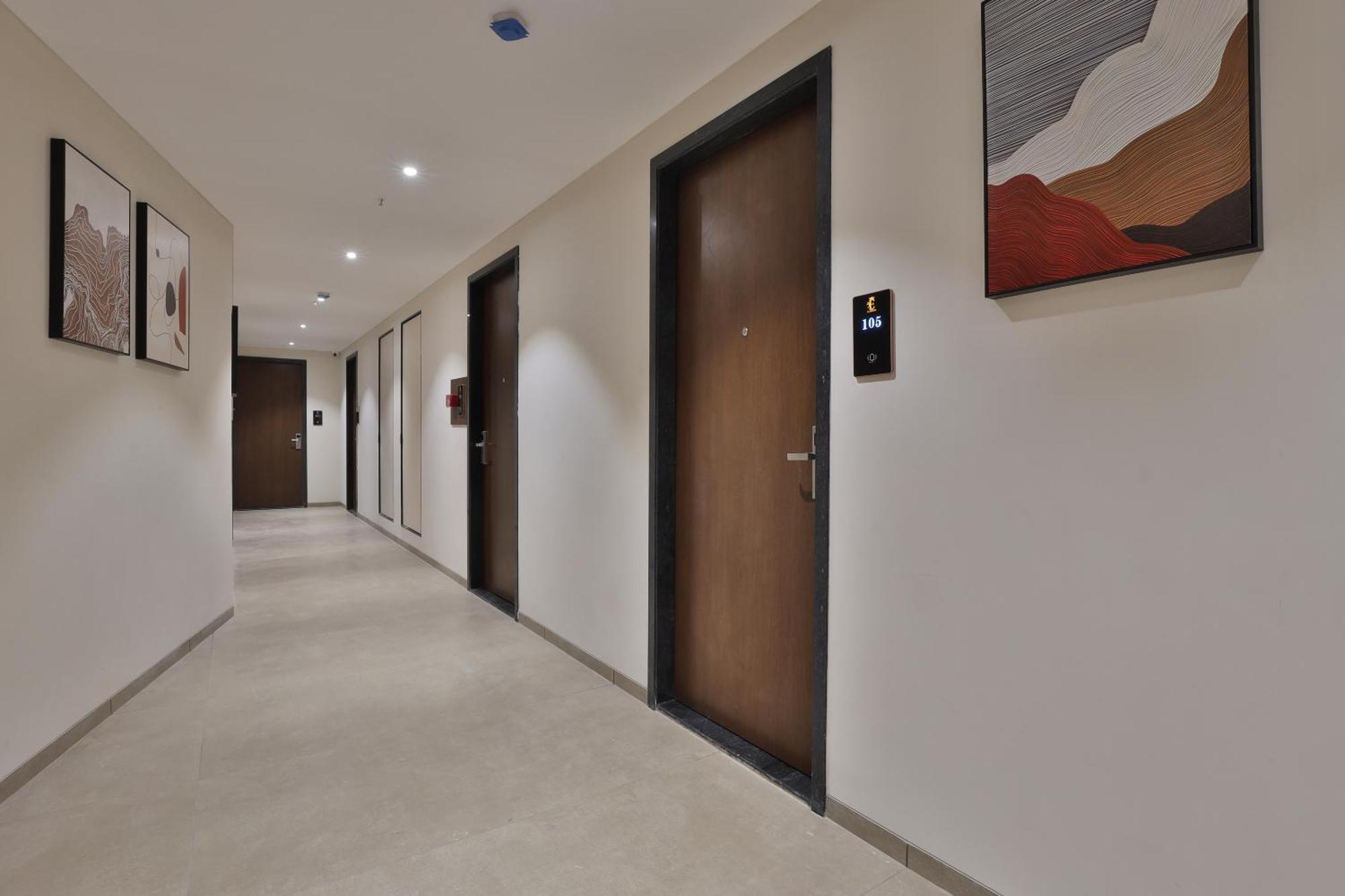 Hotel Elements Сурат Екстер'єр фото