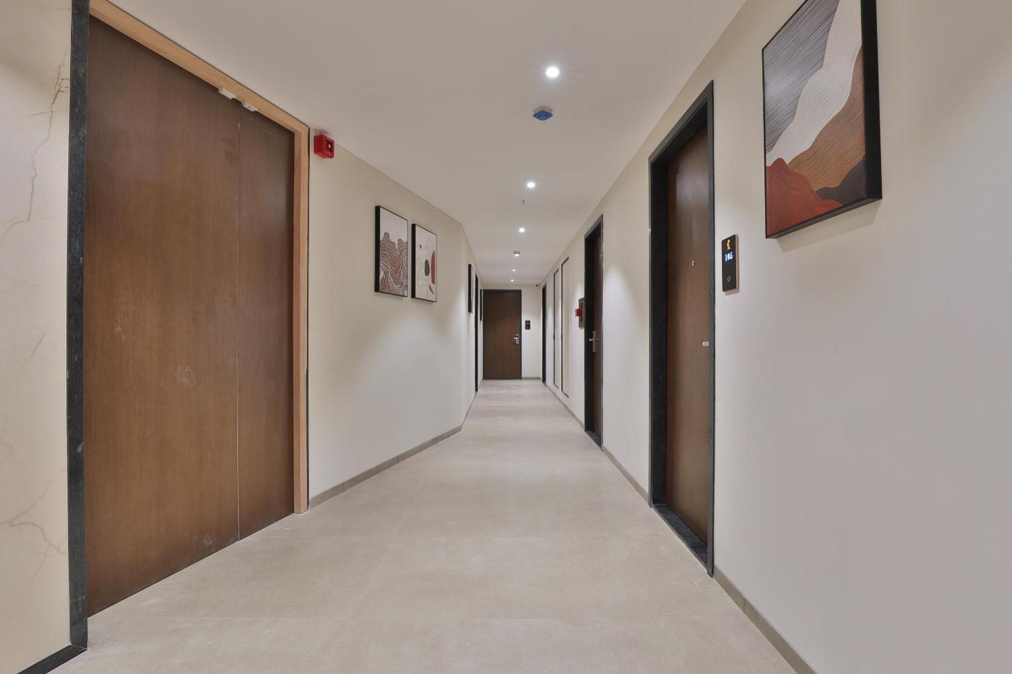 Hotel Elements Сурат Екстер'єр фото