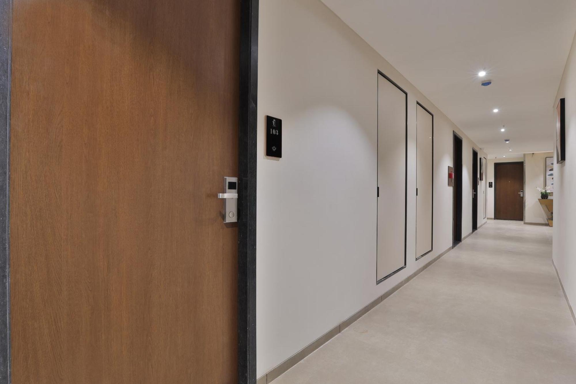 Hotel Elements Сурат Екстер'єр фото