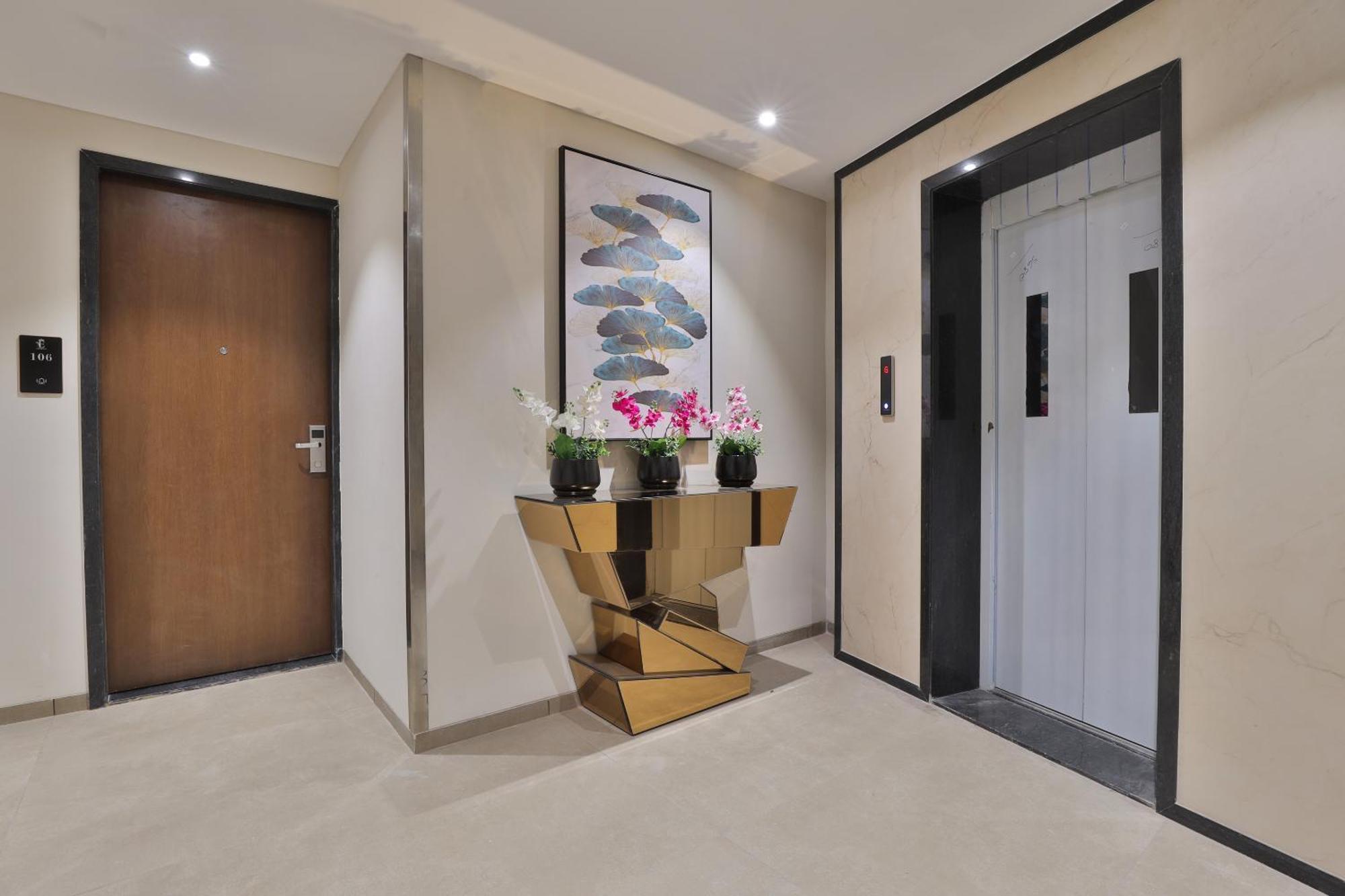 Hotel Elements Сурат Екстер'єр фото