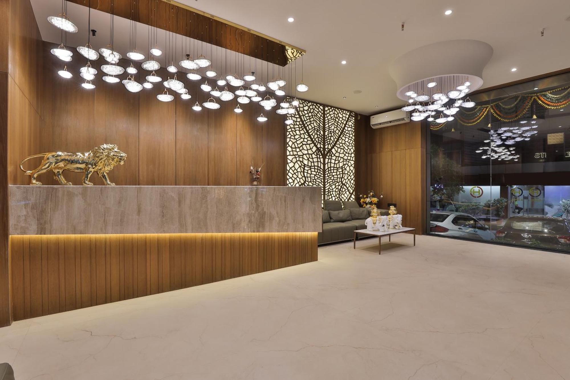 Hotel Elements Сурат Екстер'єр фото