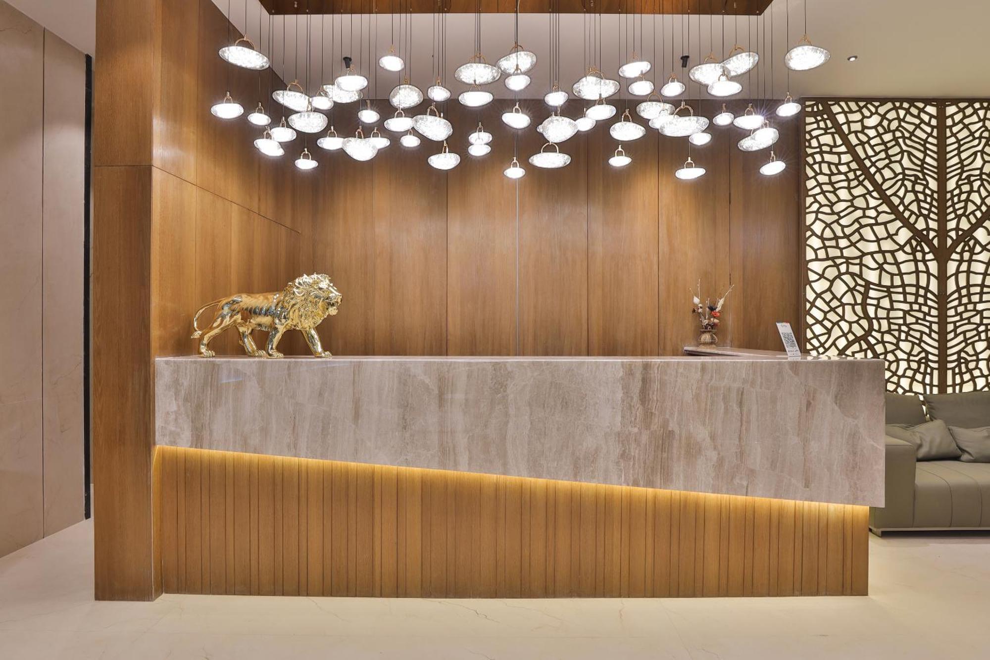 Hotel Elements Сурат Екстер'єр фото