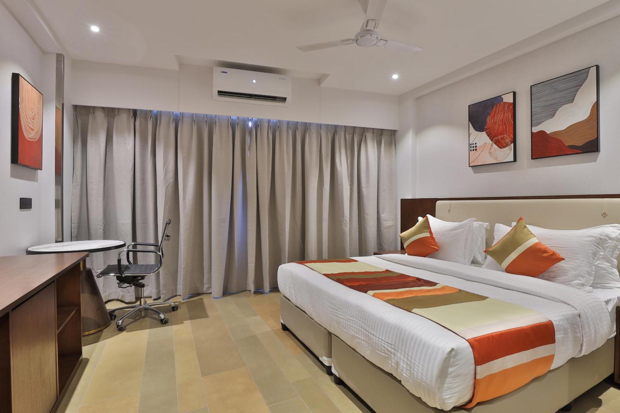 Hotel Elements Сурат Екстер'єр фото
