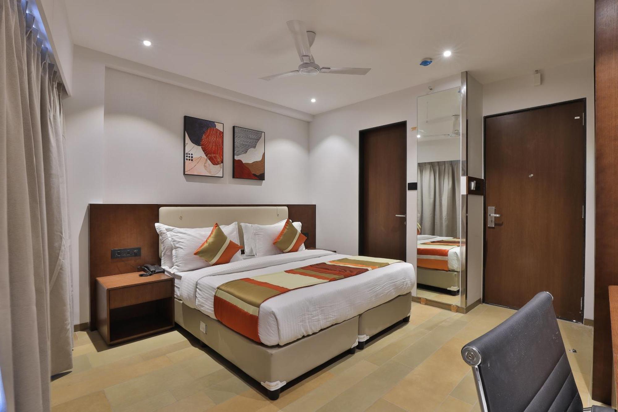Hotel Elements Сурат Екстер'єр фото