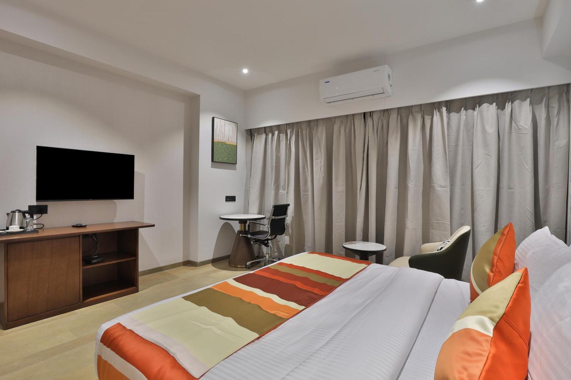 Hotel Elements Сурат Екстер'єр фото