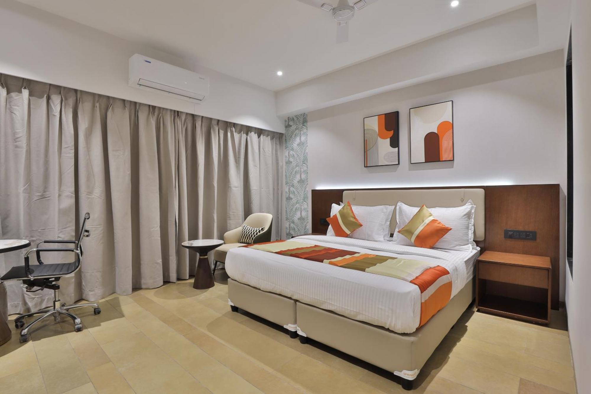 Hotel Elements Сурат Екстер'єр фото
