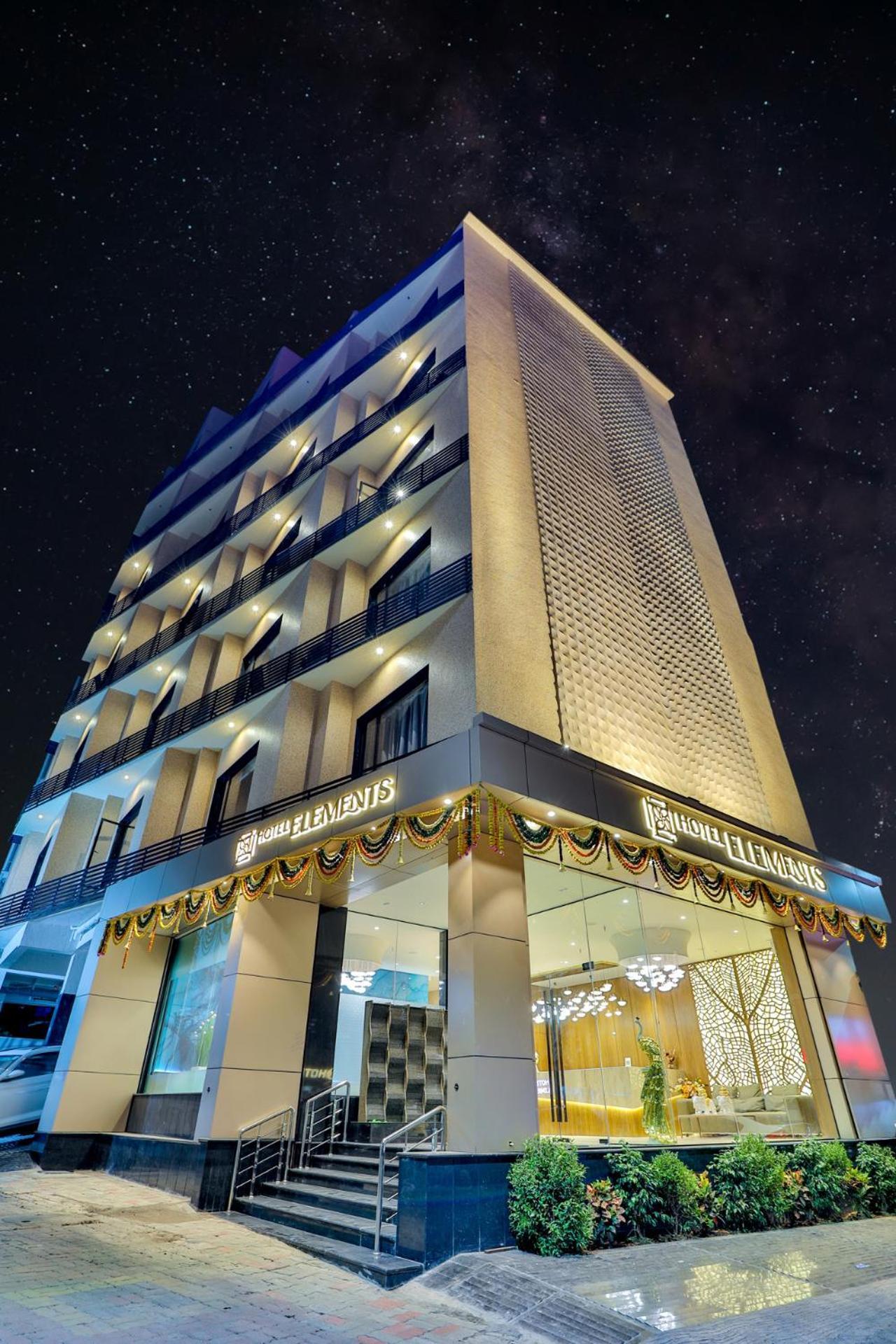 Hotel Elements Сурат Екстер'єр фото