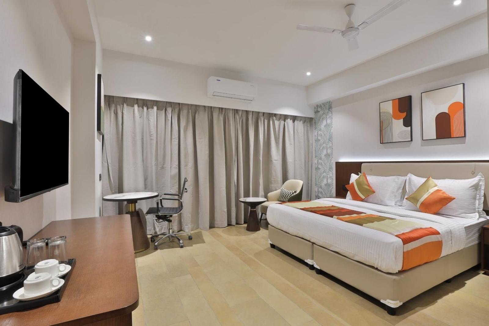Hotel Elements Сурат Екстер'єр фото
